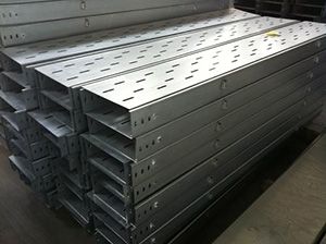 低價(jià)銷(xiāo)售托盤(pán)式橋架